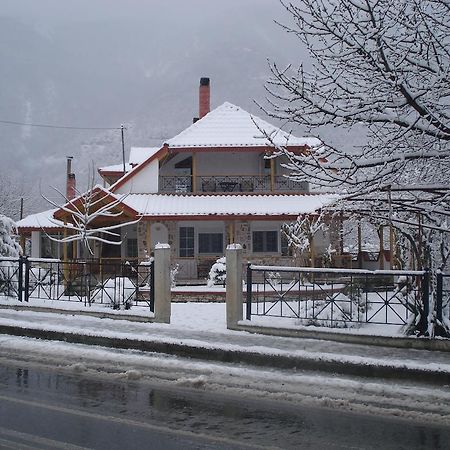 Guesthouse Agnandi Káto Loutrákion Екстериор снимка
