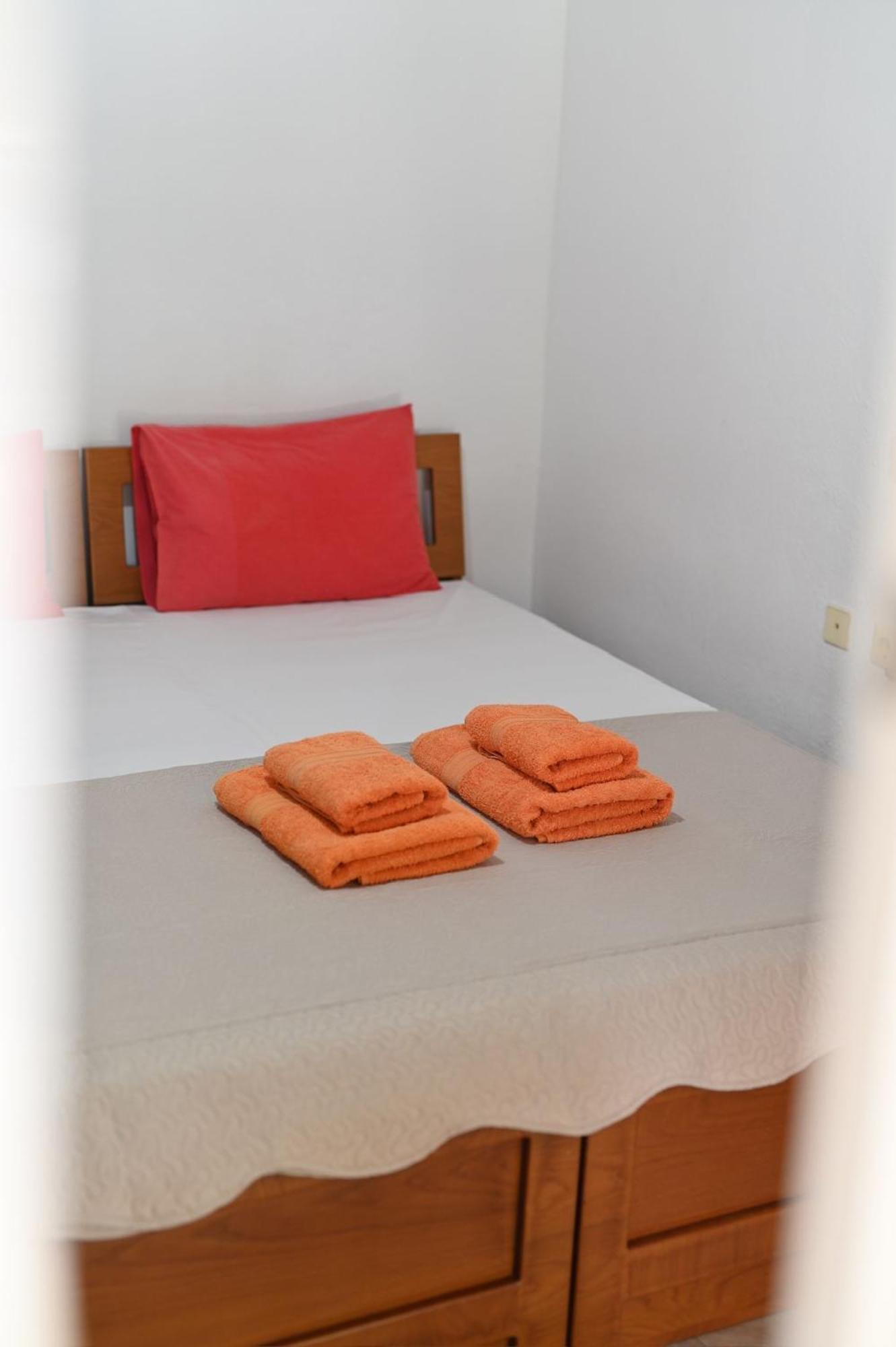 Guesthouse Agnandi Káto Loutrákion Екстериор снимка