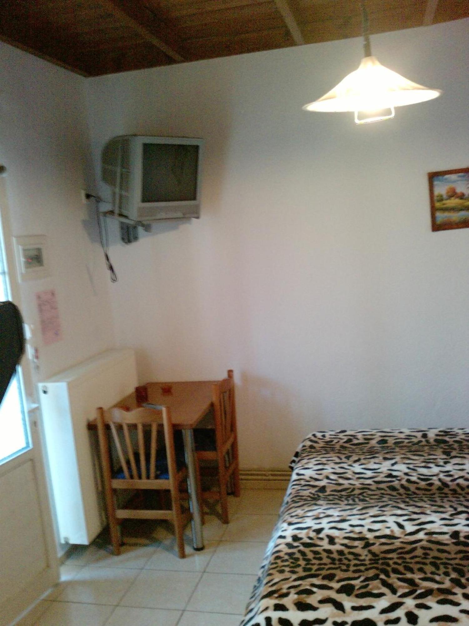Guesthouse Agnandi Káto Loutrákion Екстериор снимка