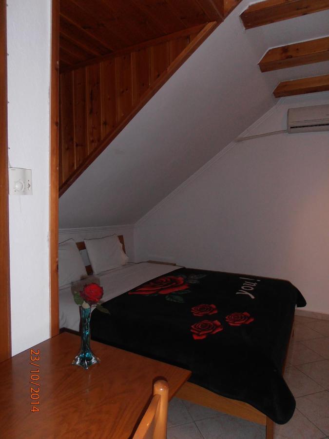 Guesthouse Agnandi Káto Loutrákion Екстериор снимка